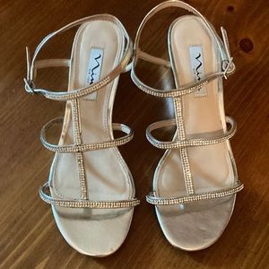 Size 6 medium women’s sparkling sandals 1 & a half inch heel (Nina New York)